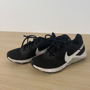 Nike Black and White Running Shoes👟